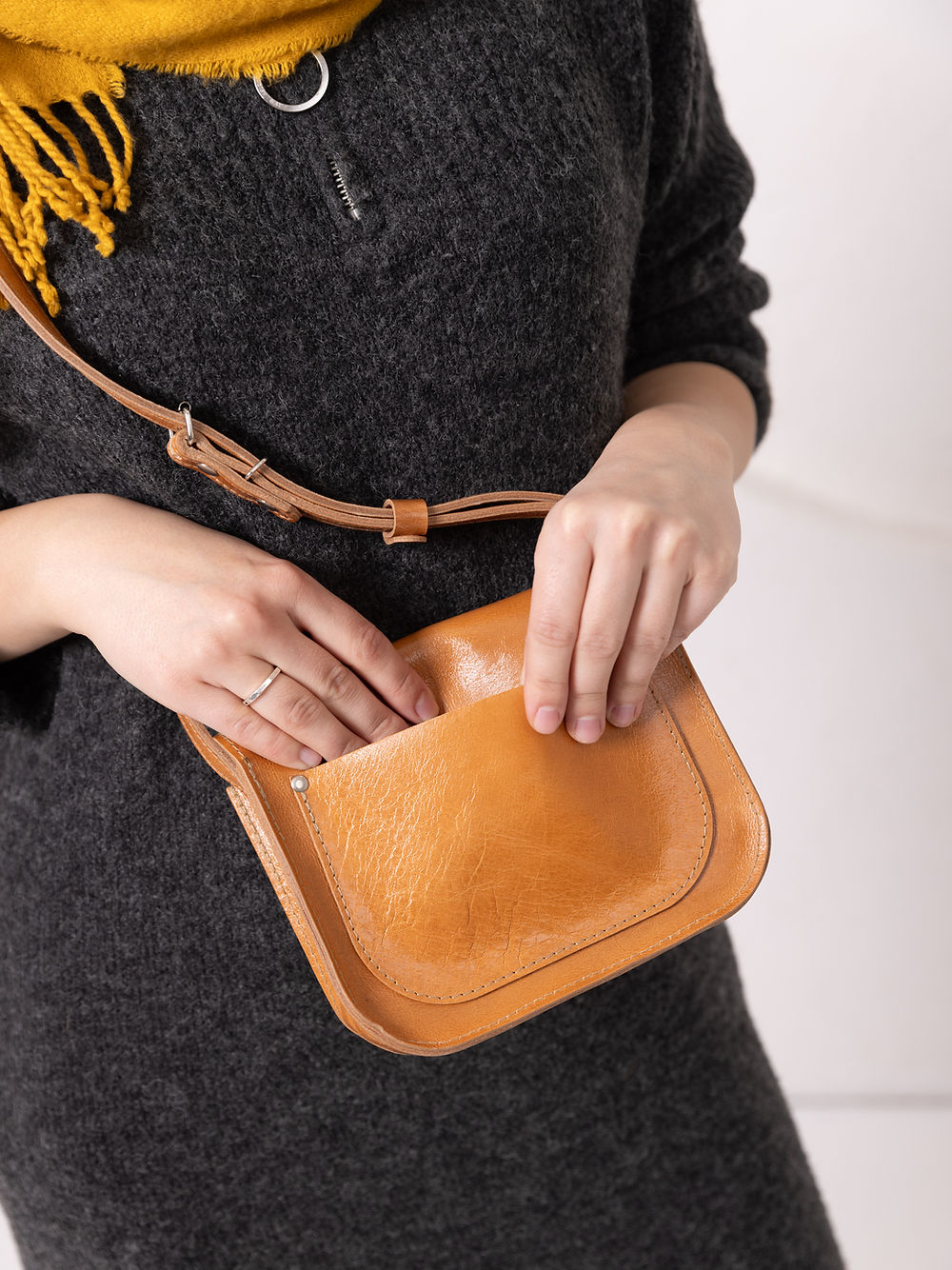 Lederhandtasche RUBY in Caramel – Ansicht 4