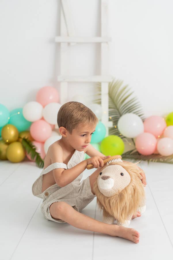 Gehäkeltes Stofftier Löwe in Beige und Braun von Crochetts – Ansicht 2