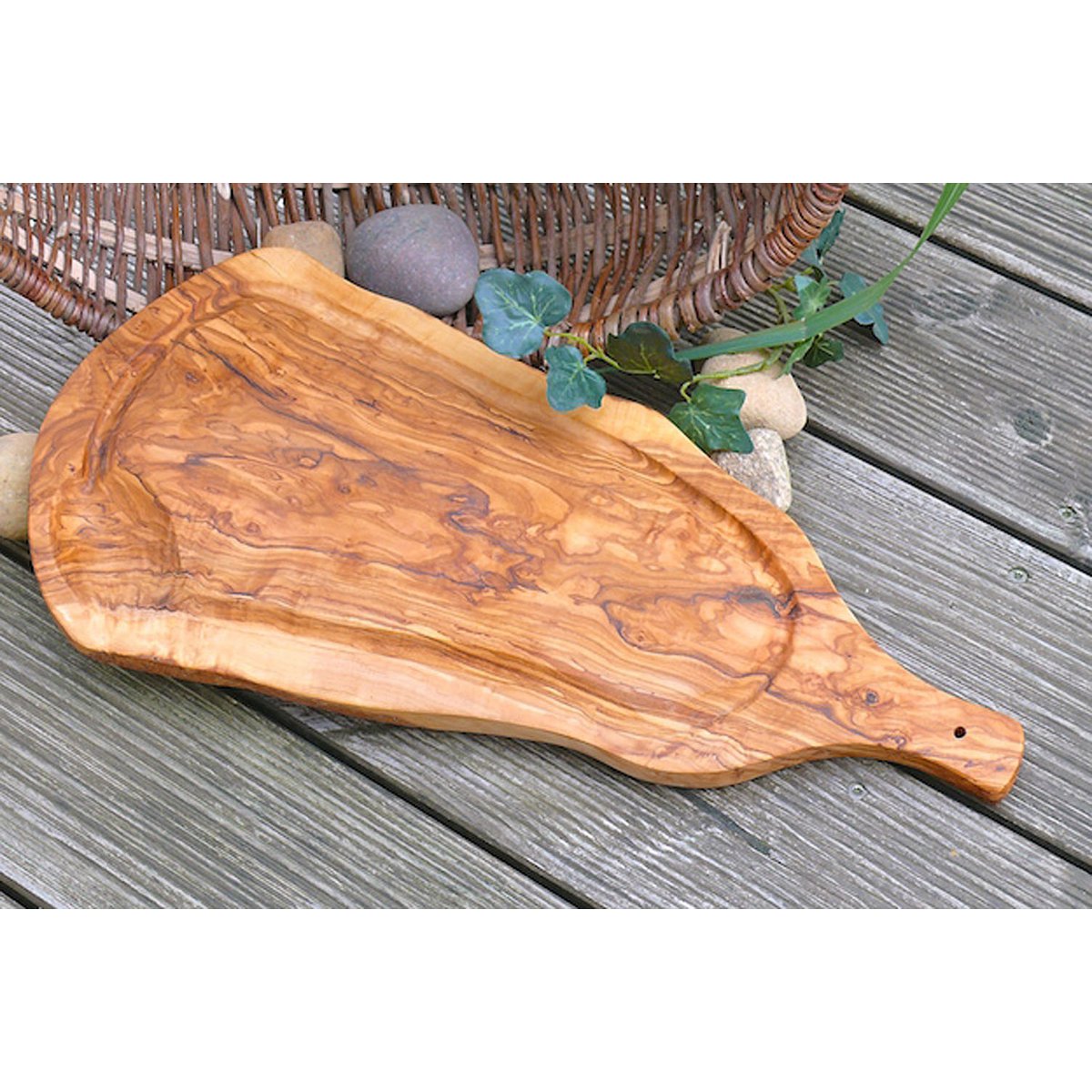 Servierbrett aus Olivenholz mit Saftrille und Griff