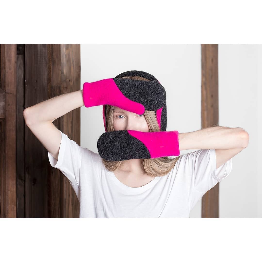HERTTA Fäustlinge aus Wollfilz Grau Pink