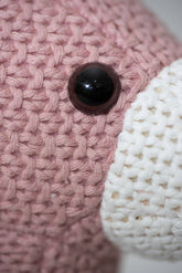 Gehäkeltes Stofftier Reh in Rosa von Crochetts – Ansicht 4