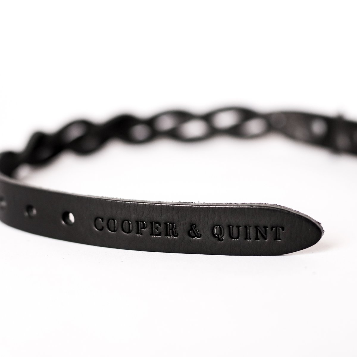 Geflochtenes Lederhalsband TWISTED in Schwarz von Cooper &amp; Quint