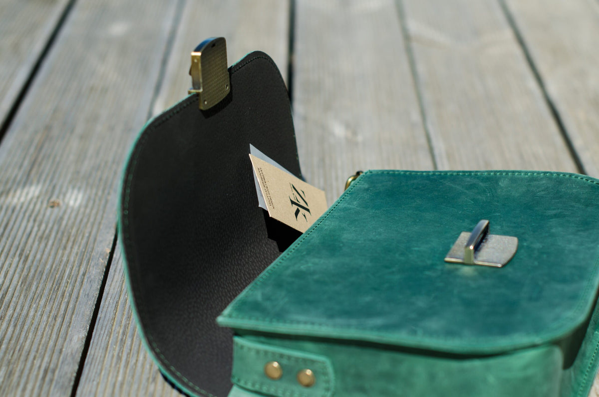 Satteltasche aus Leder in Grün – Ansicht 6