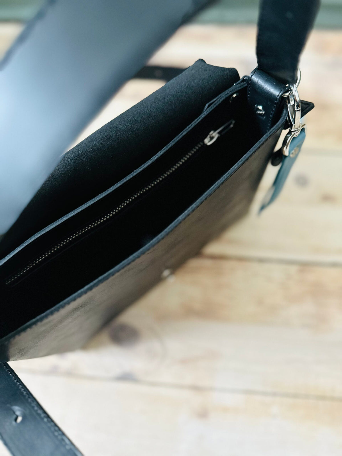 Crossbody Ledertasche TOURIST – Ansicht 10