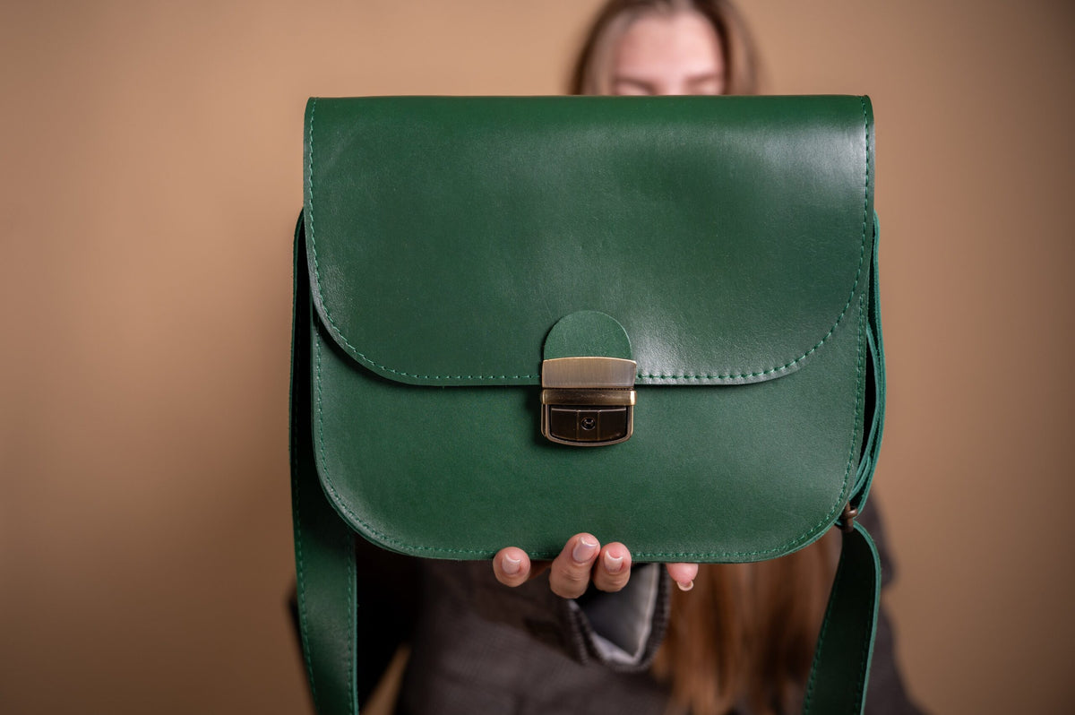 Satteltasche aus Leder in Grün