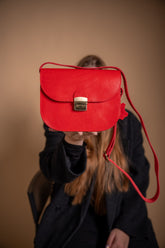 Satteltasche aus Leder in Rot – Ansicht 3