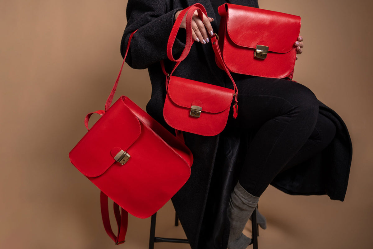 Satteltasche aus Leder in Rot – Ansicht 4