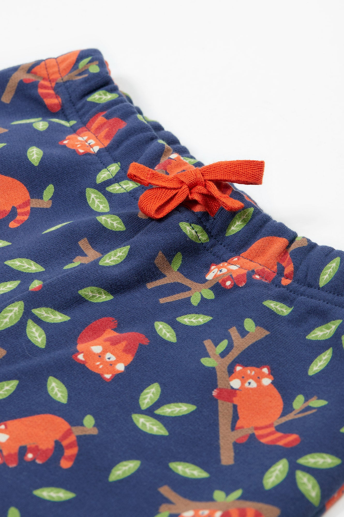 Hose von Frugi mit roten Pandas