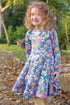 Kleid von Frugi mit Regenwald-Tieren