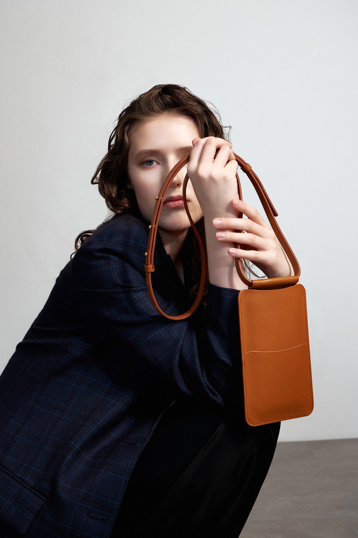 Handytasche aus Leder in Cognacbraun – Ansicht 3