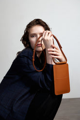 Handytasche aus Leder in Cognacbraun – Ansicht 3
