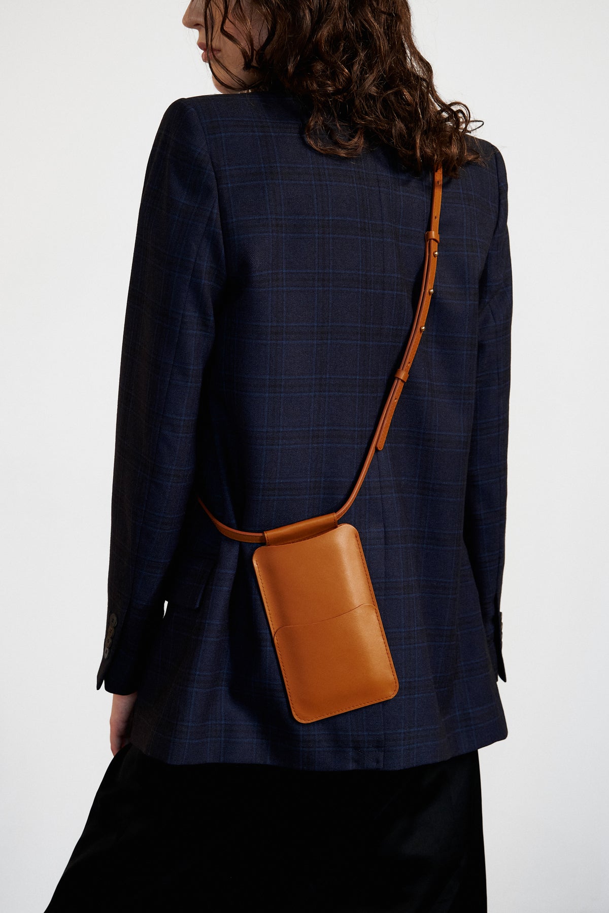 Handytasche aus Leder in Cognacbraun – Ansicht 4