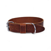 Breites Lederhalsband in Braun von Cooper & Quint