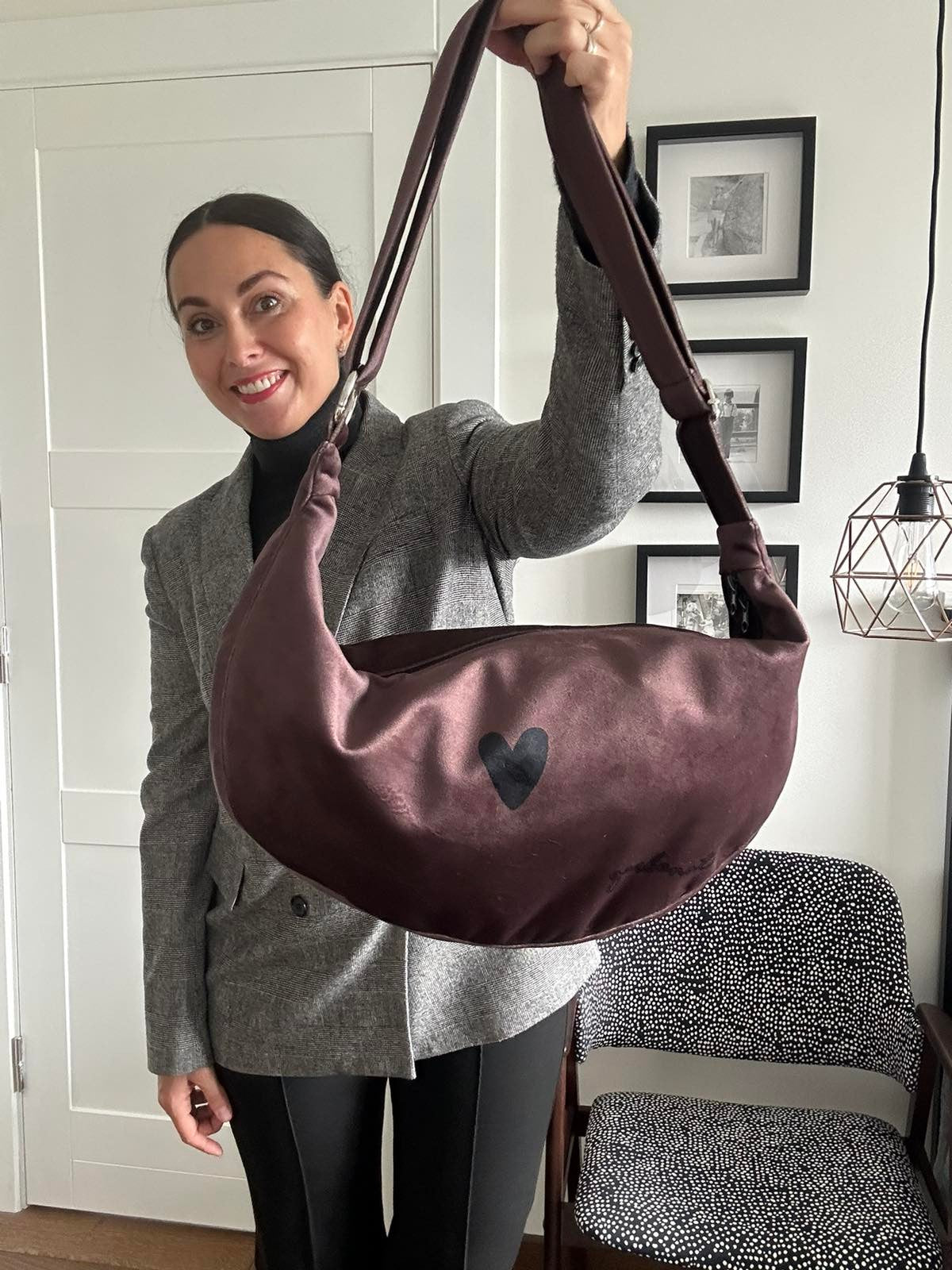 Hobo Tasche in Bordeauxbraun mit Herz – Ansicht 3