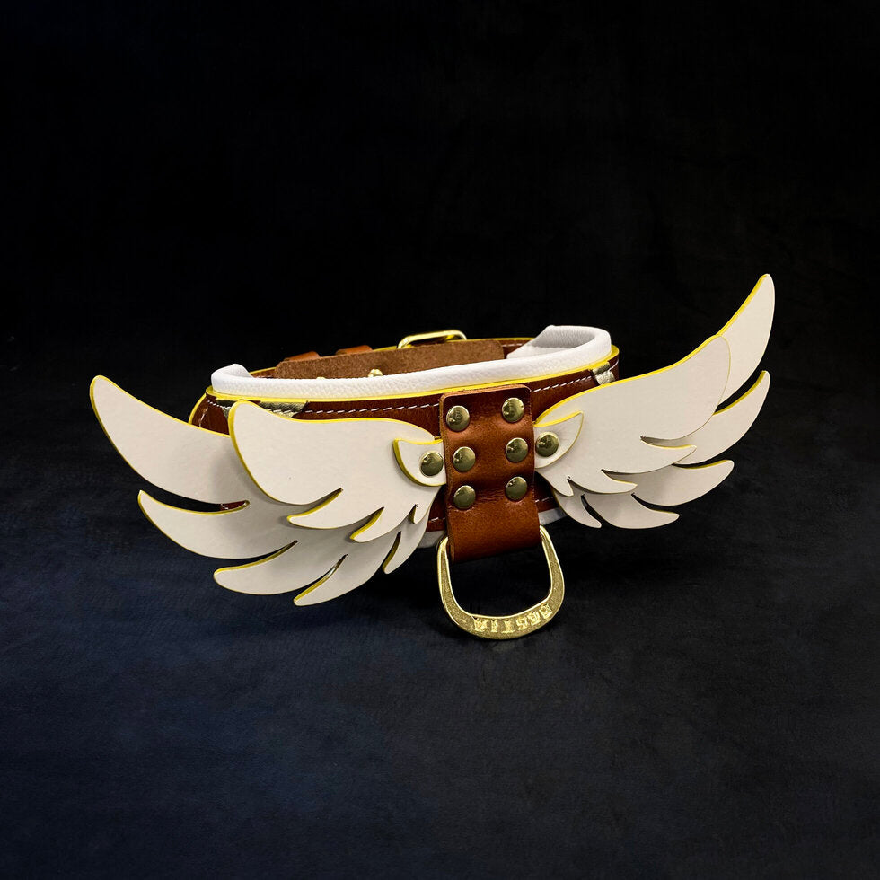 Lederhalsband Wings in Braun mit weißen Flügeln von Bestia